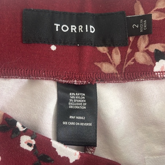 Gently used Torrid sz 2 cropped pants - Picture 4 of 4